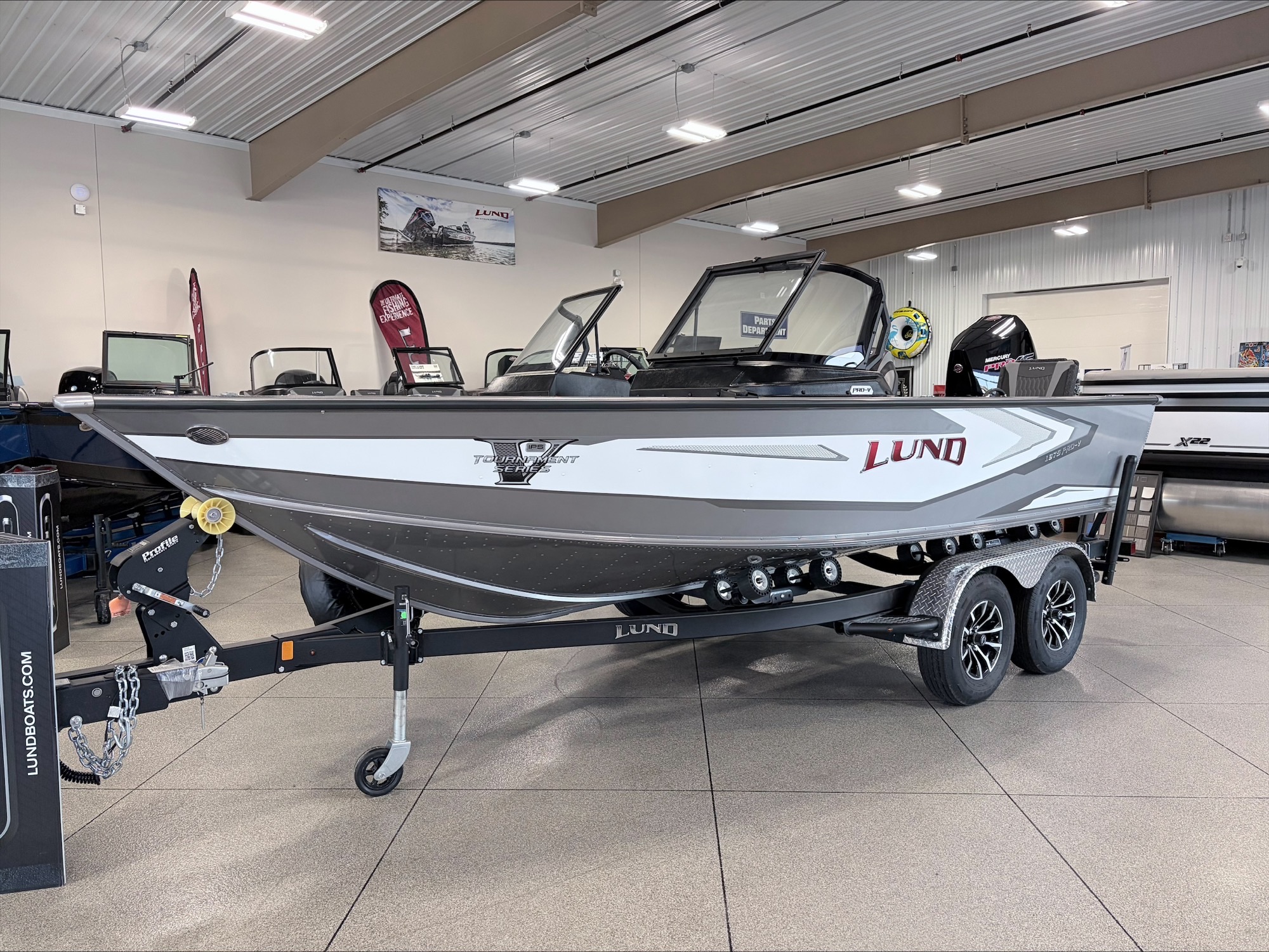 2027 LUND 1875 PRO V SPORT BOAT