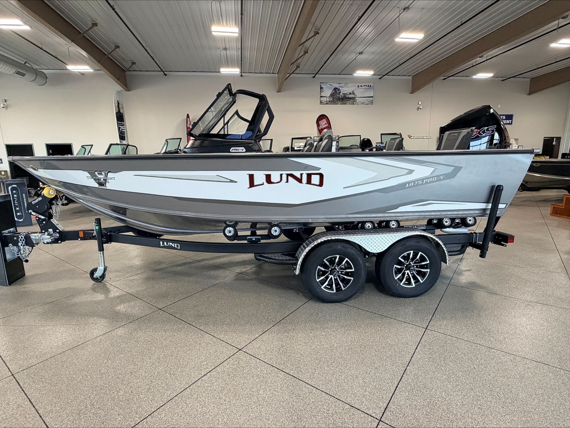 2027 LUND 1875 PRO V SPORT BOAT